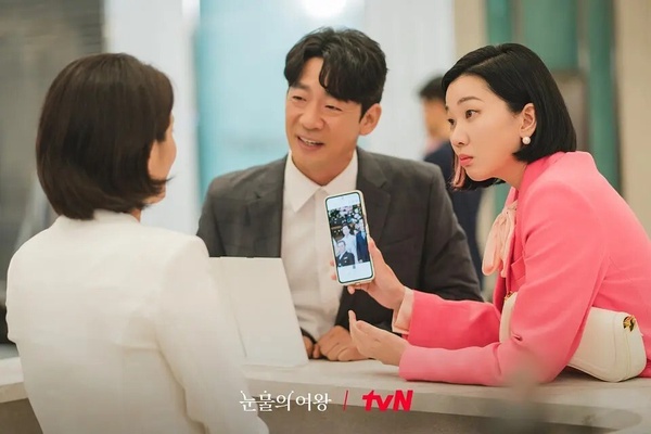 《淚之女王》收視升評價卻反轉?網議劇情槽點,支線壞人太多令人煩躁,這點更是被罵翻