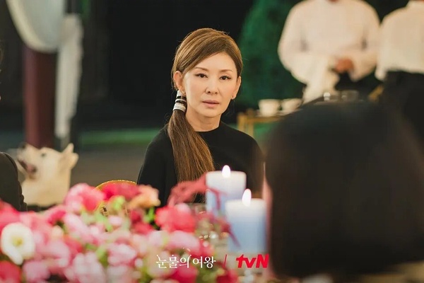 《淚之女王》9位實力派配角！金智媛媽媽一脫成名，爺爺女友竟是張紫妍自殺案幕後黑手