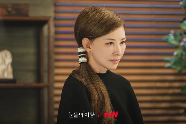 《淚之女王》9位實力派配角！金智媛媽媽一脫成名，爺爺女友竟是張紫妍自殺案幕後黑手