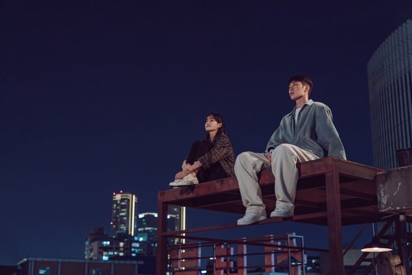 《篡位》無法超越《美好世界》n原因:女主演技呆板太出戲,李宰旭戀情話題度高於作品