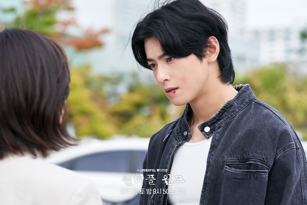 近期韓劇演員熱度TOP10！《低谷醫師》朴信惠第8輸車銀優，冠軍打敗《淚之女王》金秀賢
