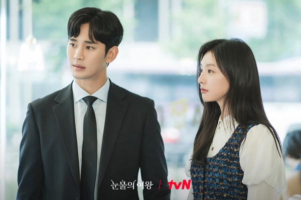 近期韓劇「搜尋度」TOP10!《金字塔遊戲》第4輸《財閥X刑警》,《淚之女王》太厲害了