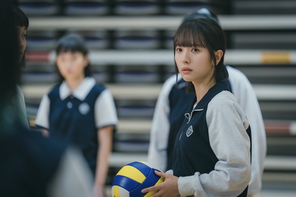 近期韓劇「搜尋度」TOP10!《金字塔遊戲》第4輸《財閥X刑警》,《淚之女王》太厲害了