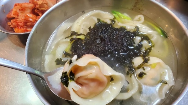 韓國廣藏市場十大美食推薦：米其林生牛肉餐廳必去，「這家」辣炒年糕連韓國人都愛！