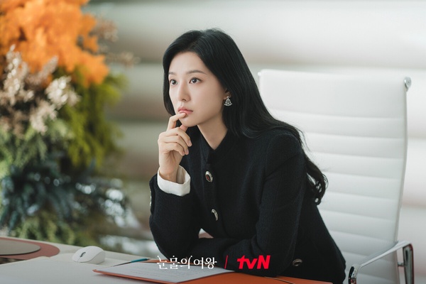 《淚之女王》金智媛太帥啦！8位韓劇女霸總：孫藝珍精明，《金字塔遊戲》奶奶超狠！
