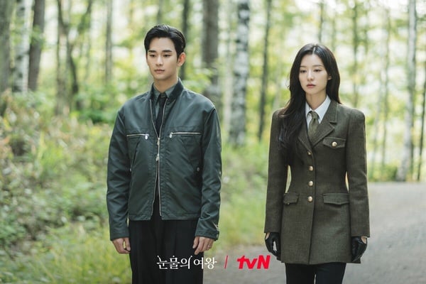 《淚之女王》劇情「幕後彩蛋」！金秀賢降低片酬出演，金智媛直升機戲根本沒有直升機？