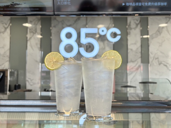 85℃「愚人節手搖」：85℃開賣無糖檸檬水