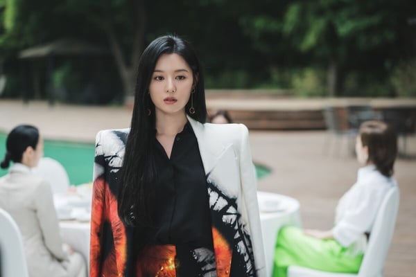 《淚之女王》改編自三星公主「李富真」真實人生！女首富愛上保鑣，戀愛腦下場卻超慘！