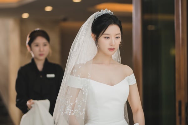 《淚之女王》改編自三星公主「李富真」真實人生！女首富愛上保鑣，戀愛腦下場卻超慘！