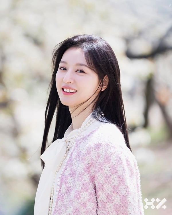 精通外語的韓劇演員!《淚之女王》金智媛英文超流利,金高銀會中文,她根本行走翻譯機