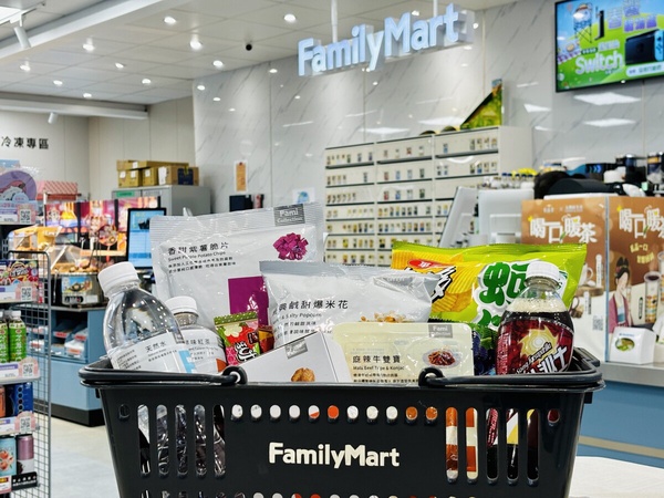 比買一送一強！全家「連假優惠」：全家拿鐵、霜淇淋優惠10元，百項零食冰品優惠4折