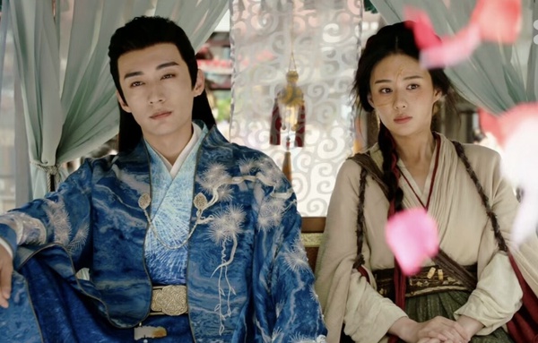 《花間令》開播七大評價:網揪劇情一堆bug、鞠婧禕演惡女被讚、女配和男主的CP更火!