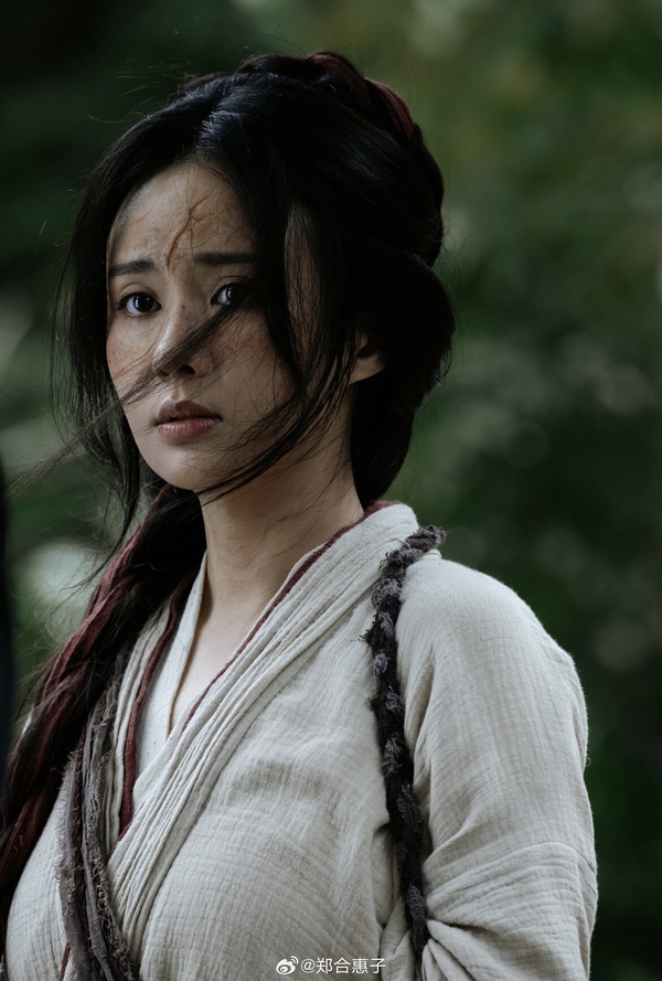 《花間令》開播七大評價:網揪劇情一堆bug、鞠婧禕演惡女被讚、女配和男主的CP更火!