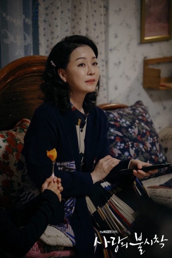 《淚之女王》最新劇情彩蛋細節!宋仲基客串偷損宋慧喬?這處暗示賢祐&海仁相遇是命運