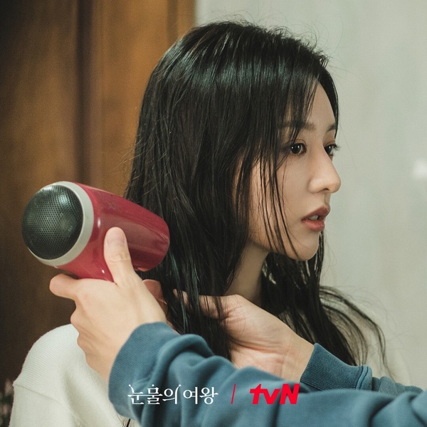 《淚之女王》幕後秘密！郭東延李主儐戲外差更多歲，金智媛看到離婚協議書也覺得很傷心