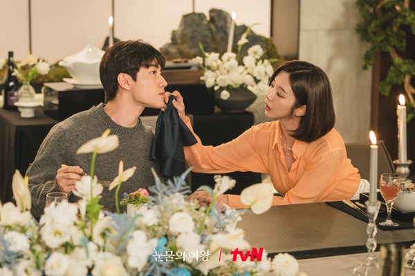 《淚之女王》幕後秘密！郭東延李主儐戲外差更多歲，金智媛看到離婚協議書也覺得很傷心