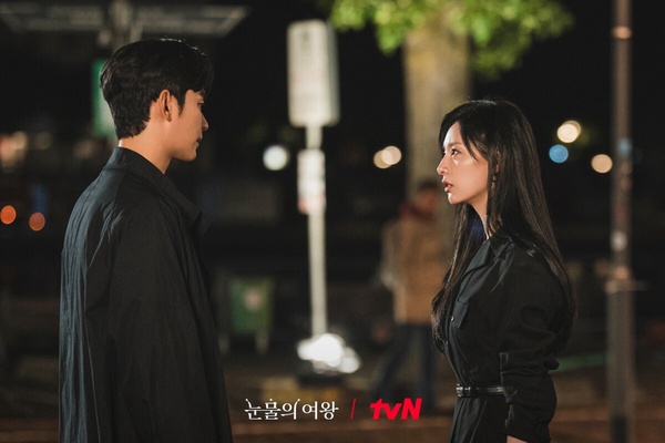 《淚之女王》幕後秘密！郭東延李主儐戲外差更多歲，金智媛看到離婚協議書也覺得很傷心
