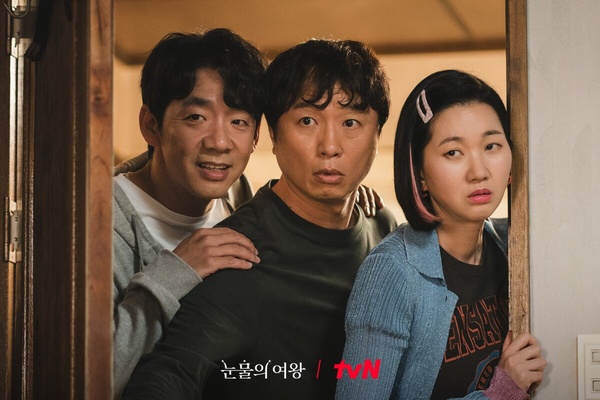 《淚之女王》幕後秘密！郭東延李主儐戲外差更多歲，金智媛看到離婚協議書也覺得很傷心