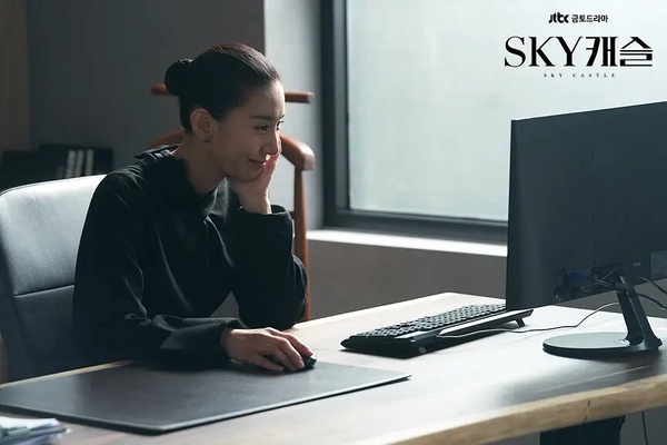 近年「收看人數最多」韓劇TOP10！《淚之女王》第8《愛的迫降》第2，冠軍飆破650萬人！