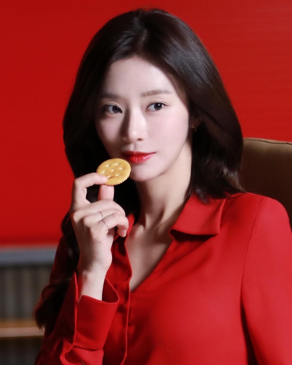 「李主儐」人物全解析:天然美女、差點成為偶像,曾出演《陽光先生》《紙房子》獲關注