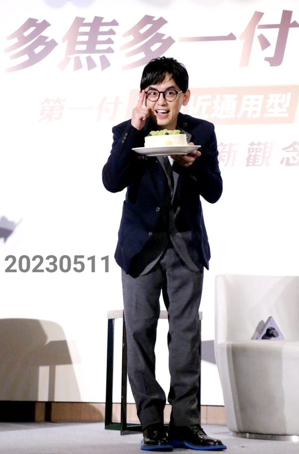 黃子佼翻車8大爭議！持未成年偷拍影片，遭控性侵17歲少女，孟耿如代夫道歉反被砲轟！