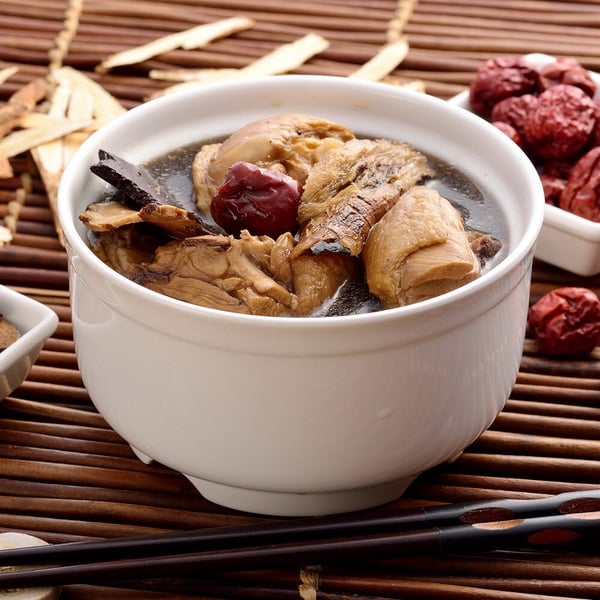 白髮變黑髮也可靠食補！白頭髮「養髮飲食清單」推薦，想要自然烏黑秀髮就這樣吃
