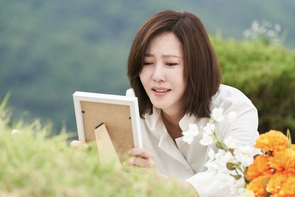 韓網熱議「2024百想遺珠」!李帝勳又落榜,金泰梨《惡鬼》竟也沒入圍,金智媛好可惜!