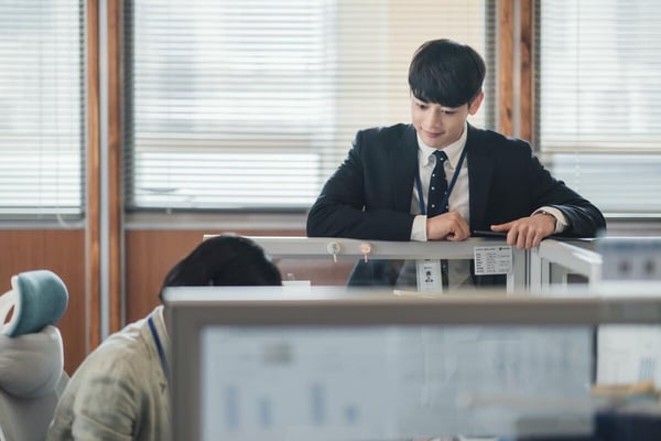小心別成為「感情乞討者」——你以為的「情商高」其實是「諂媚」?對別人好到無底線?