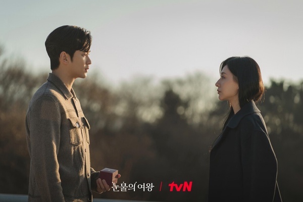 金智媛主演韓劇豆瓣評分TOP7！《淚之女王》7.7分第七輸《太陽的後裔》，冠軍是9分神劇