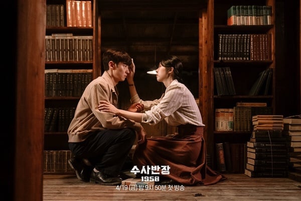近期「最熱門」韓劇TOP10！《寄生獸》第3輸《背著善宰跑》，《淚之女王》實在太驚人了