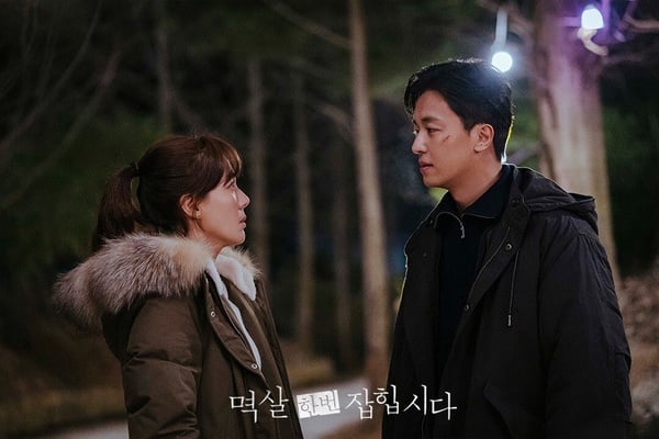 近期「最熱門」韓劇TOP10！《寄生獸》第3輸《背著善宰跑》，《淚之女王》實在太驚人了