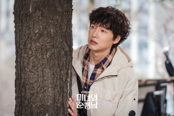 近期「最熱門」韓劇TOP10！《寄生獸》第3輸《背著善宰跑》，《淚之女王》實在太驚人了