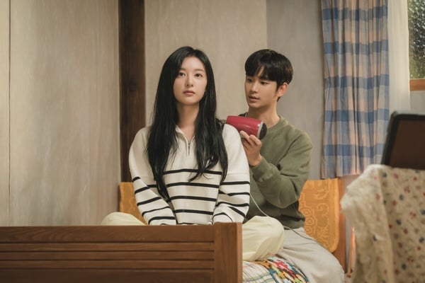 近期「最熱門」韓劇TOP10！《寄生獸》第3輸《背著善宰跑》，《淚之女王》實在太驚人了