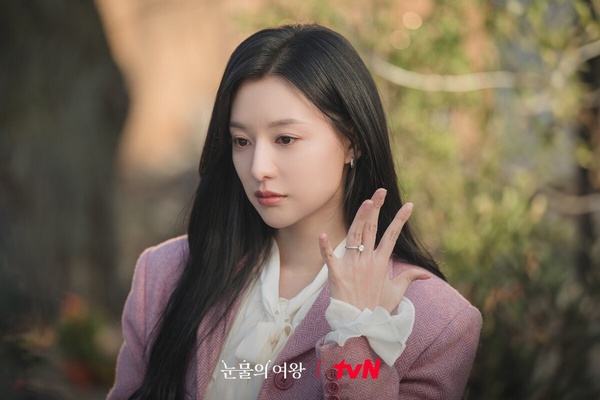「房地產大戶」韓星！《淚之女王》金智媛買63億樓，金秀賢32億，她更狂一人擁870億房