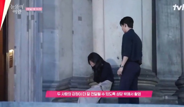 《淚之女王》劇情幕後彩蛋!金秀賢邊哭邊幫金智媛整理頭髮,這名場面是金秀賢即興演出