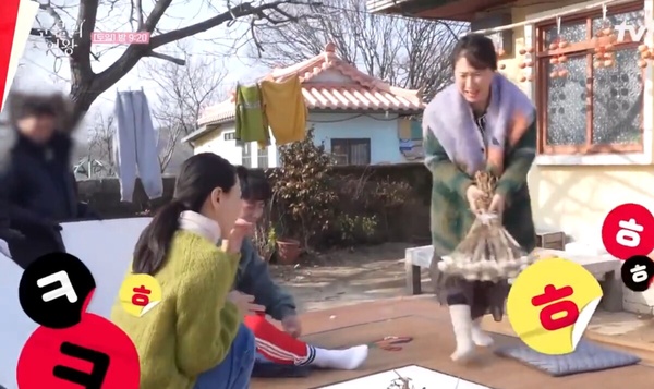 《淚之女王》劇情幕後彩蛋!金秀賢邊哭邊幫金智媛整理頭髮,這名場面是金秀賢即興演出