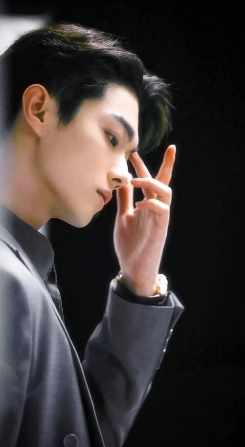 四月陸劇9位男主！李現185公分，《承歡記》許凱187、《惜花芷》胡一天188腿都好長啊