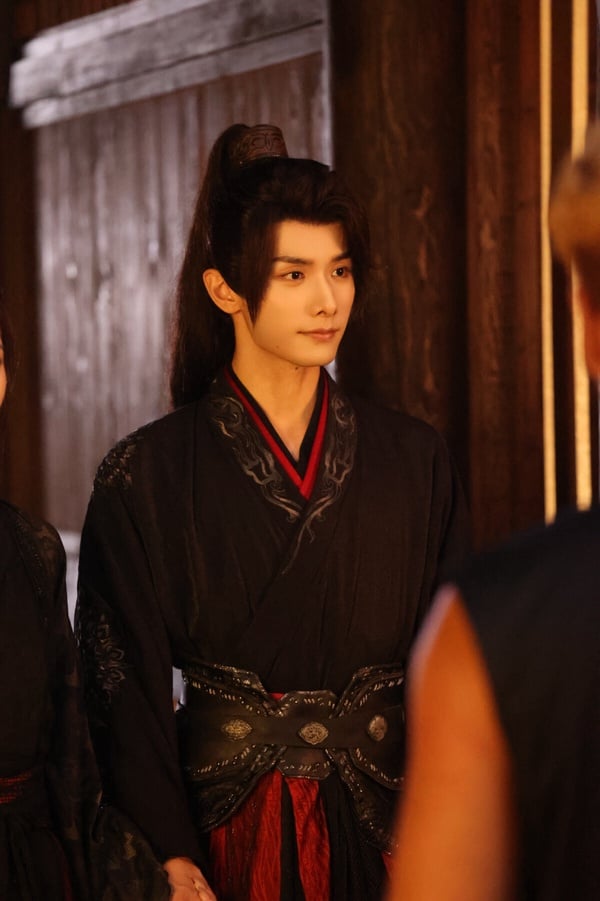 四月陸劇9位男主！李現185公分，《承歡記》許凱187、《惜花芷》胡一天188腿都好長啊