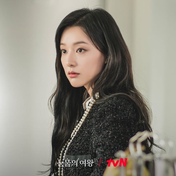 清透感無睫毛眼妝，《淚之女王》金智媛