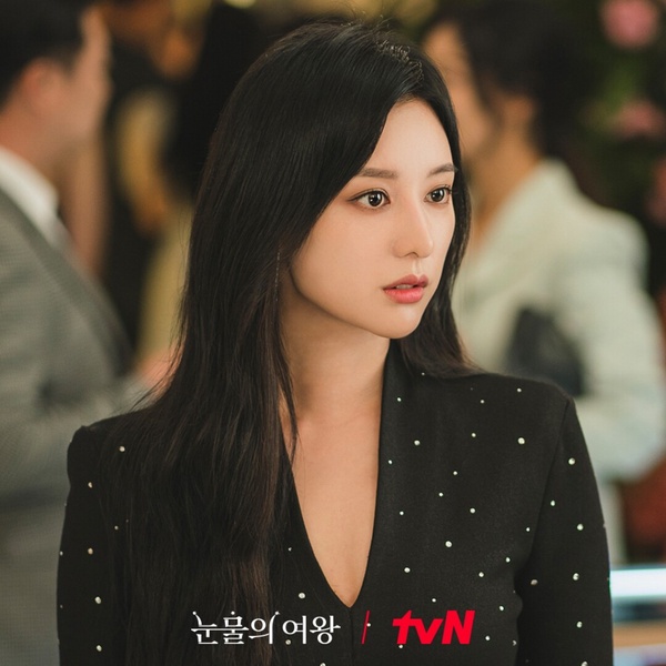 清透感無睫毛眼妝，《淚之女王》金智媛
