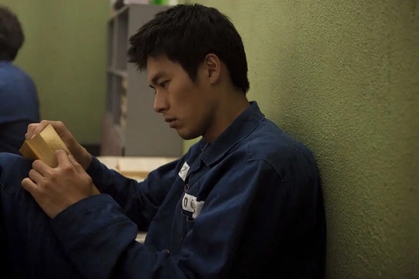 韓劇男神囚服造型！ 《淚之女王》金秀賢、玄彬穿囚服也帥到逆天，他更被封最帥死刑犯