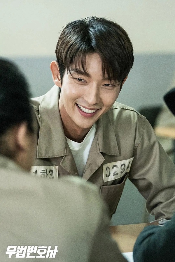 韓劇男神囚服造型！ 《淚之女王》金秀賢、玄彬穿囚服也帥到逆天，他更被封最帥死刑犯