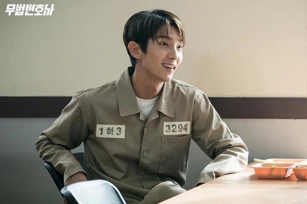 韓劇男神囚服造型！ 《淚之女王》金秀賢、玄彬穿囚服也帥到逆天，他更被封最帥死刑犯