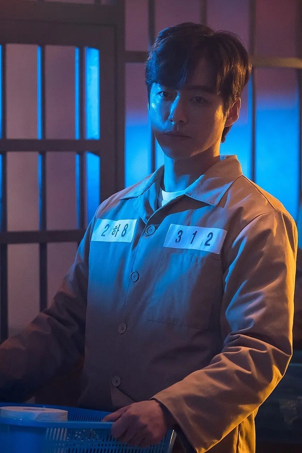 韓劇男神囚服造型！ 《淚之女王》金秀賢、玄彬穿囚服也帥到逆天，他更被封最帥死刑犯