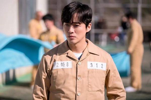 韓劇男神囚服造型！ 《淚之女王》金秀賢、玄彬穿囚服也帥到逆天，他更被封最帥死刑犯