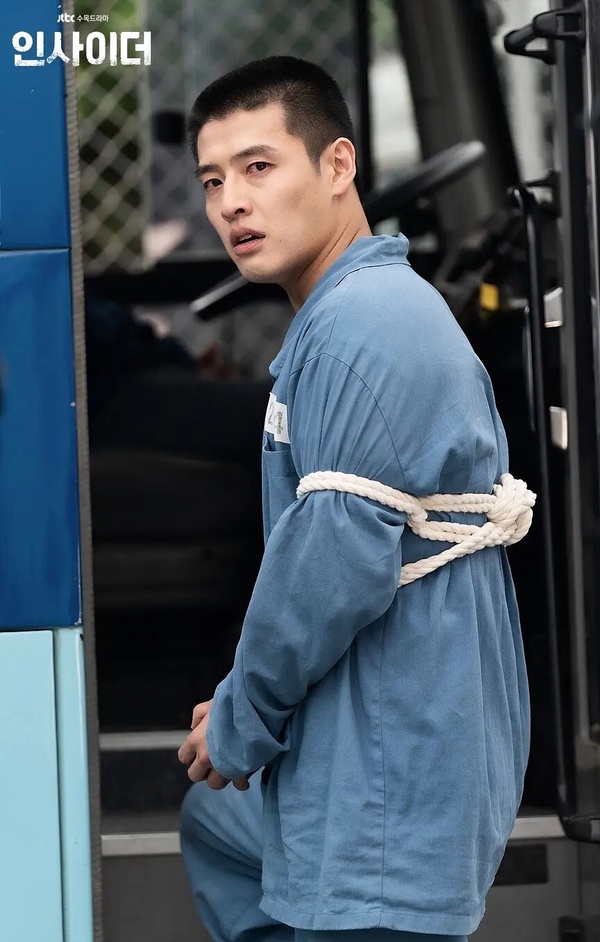 韓劇男神囚服造型！ 《淚之女王》金秀賢、玄彬穿囚服也帥到逆天，他更被封最帥死刑犯