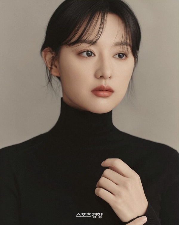《淚之女王》金智媛髮型範本!層次剪、外雙C瀏海激推,修飾方圓臉、方臉,減齡顯臉小