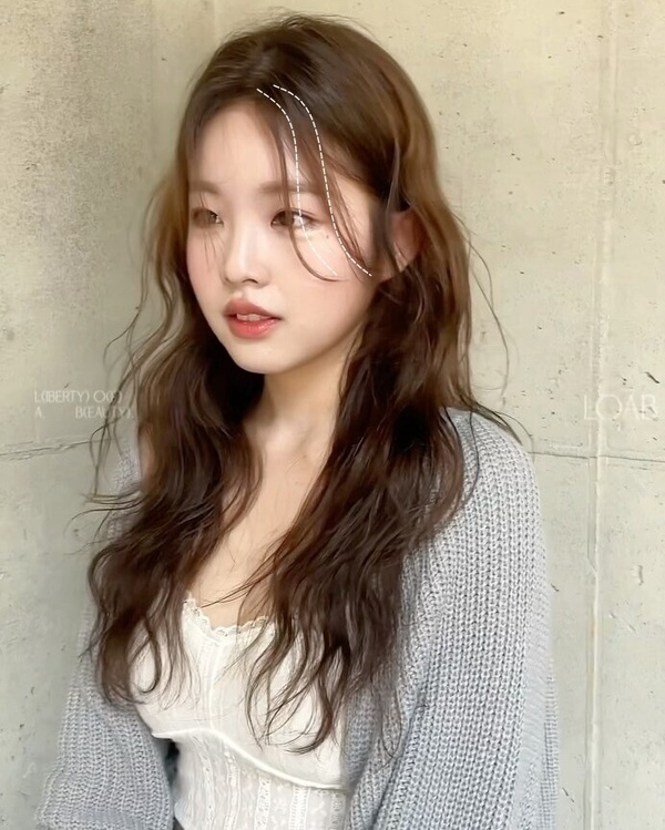 《淚之女王》金智媛髮型範本!層次剪、外雙C瀏海激推,修飾方圓臉、方臉,減齡顯臉小