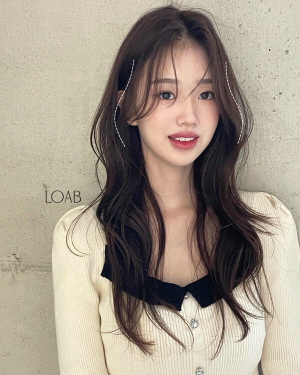 《淚之女王》金智媛髮型範本!層次剪、外雙C瀏海激推,修飾方圓臉、方臉,減齡顯臉小