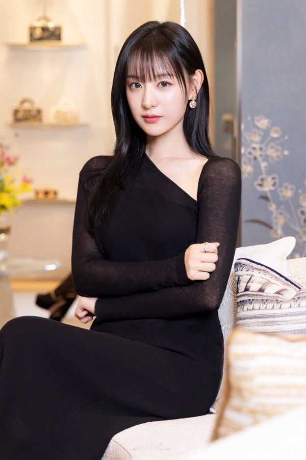 《淚之女王》金智媛髮型範本!層次剪、外雙C瀏海激推,修飾方圓臉、方臉,減齡顯臉小